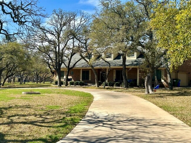 Building Photo - 121 Post Oak Ln