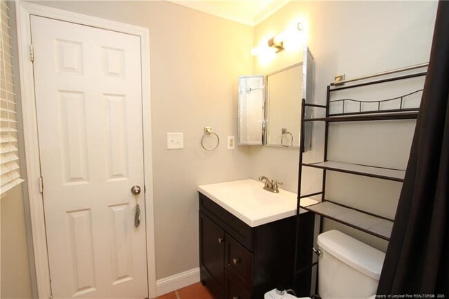 Building Photo - 819 James St