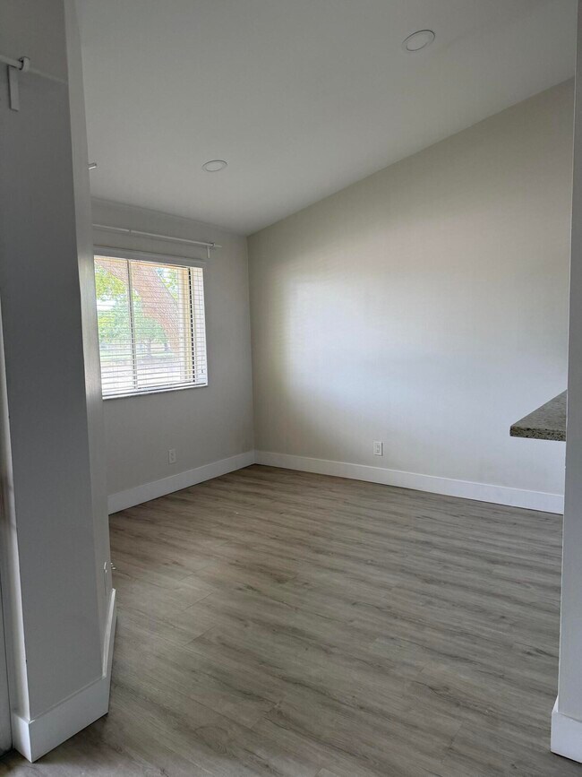 Building Photo - 1043 Coral Club Dr