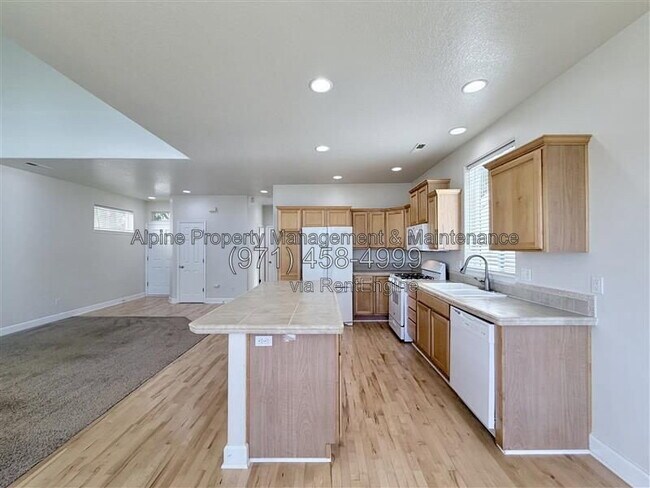 Building Photo - 13592 SW Mapleview Ln