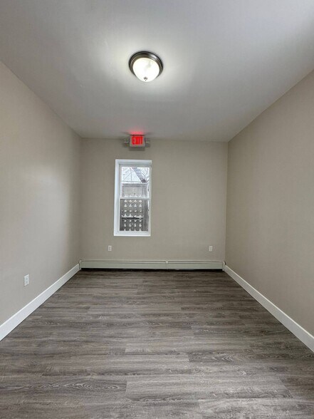Building Photo - 856 S 16th St