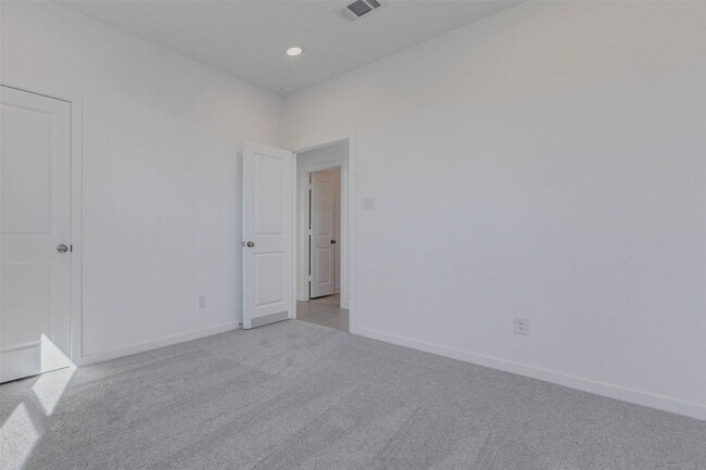 Building Photo - 5819 Majestic Sky Dr