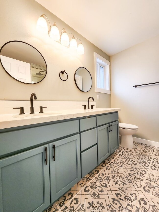 Building Photo - Arlington Rambler - 3bd/2ba