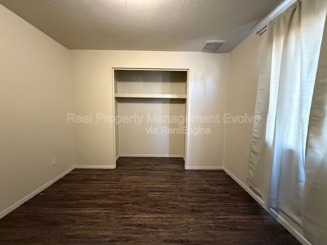 Building Photo - 4717 N 82nd Ave