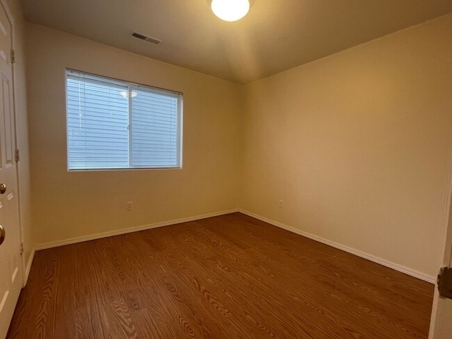 Building Photo - Charming Rambler