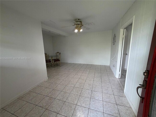 Building Photo - 4935 SW 101st Ave