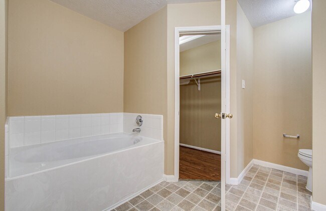 Building Photo - 5010 Brower Crest Dr