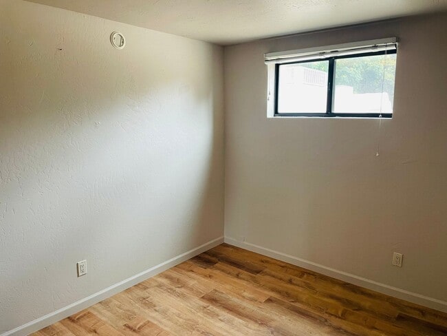 Building Photo - 50 Chaparral Dr