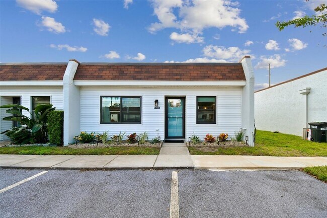 Building Photo - 9032 Mission Oaks Blvd