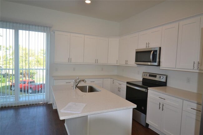 Building Photo - 5730 Biscayne Ct