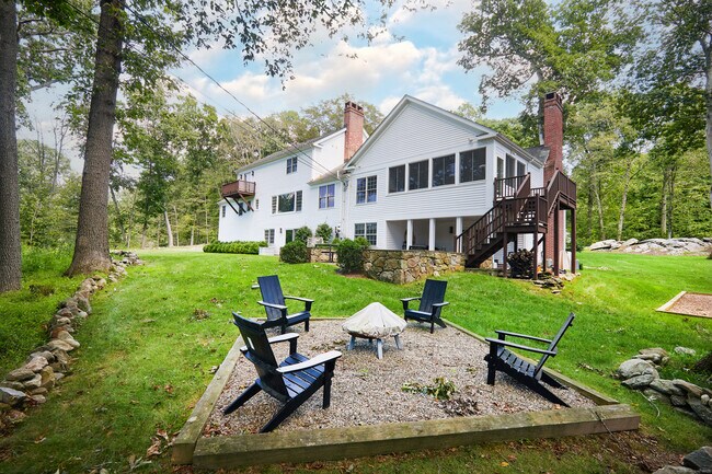 Building Photo - 38 Berndale Dr