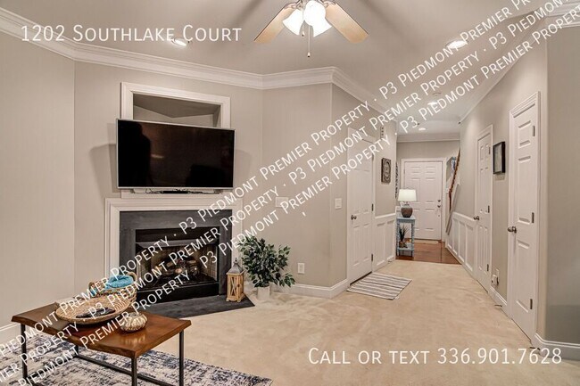 Building Photo - 1202 Southlake Ct