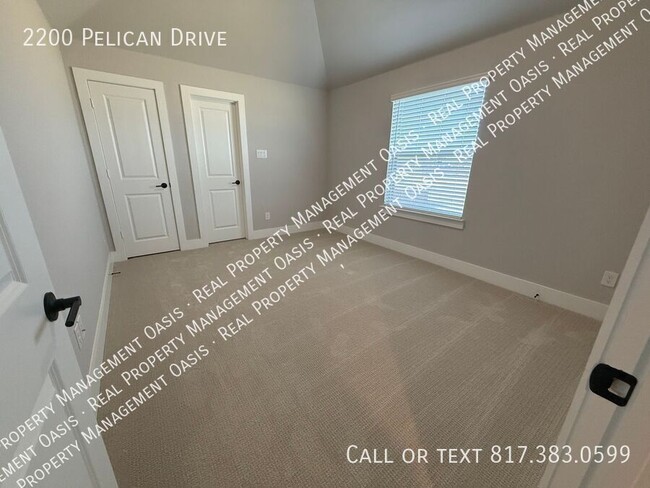Building Photo - 2200 Pelican Dr