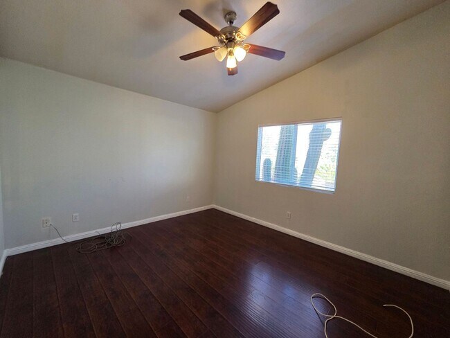 Building Photo - Cozy 3 Bedroom Single Story Home with a Den