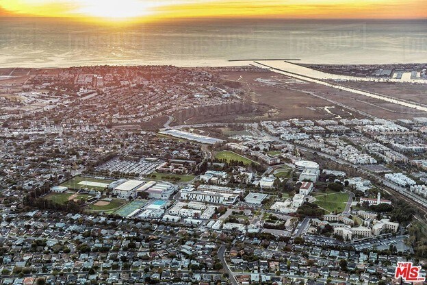 Building Photo - 8719 Yorktown Ave