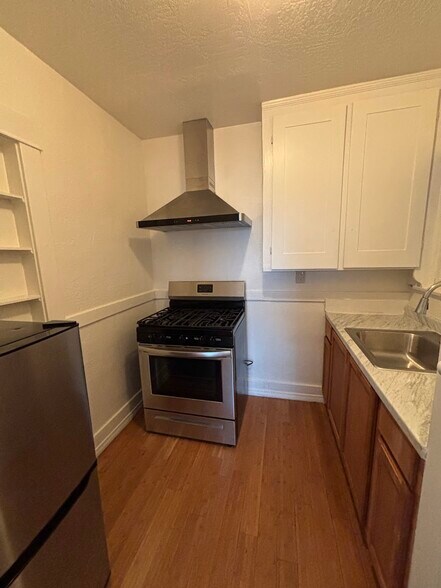 Building Photo - 6531 West Blvd., Apt 6