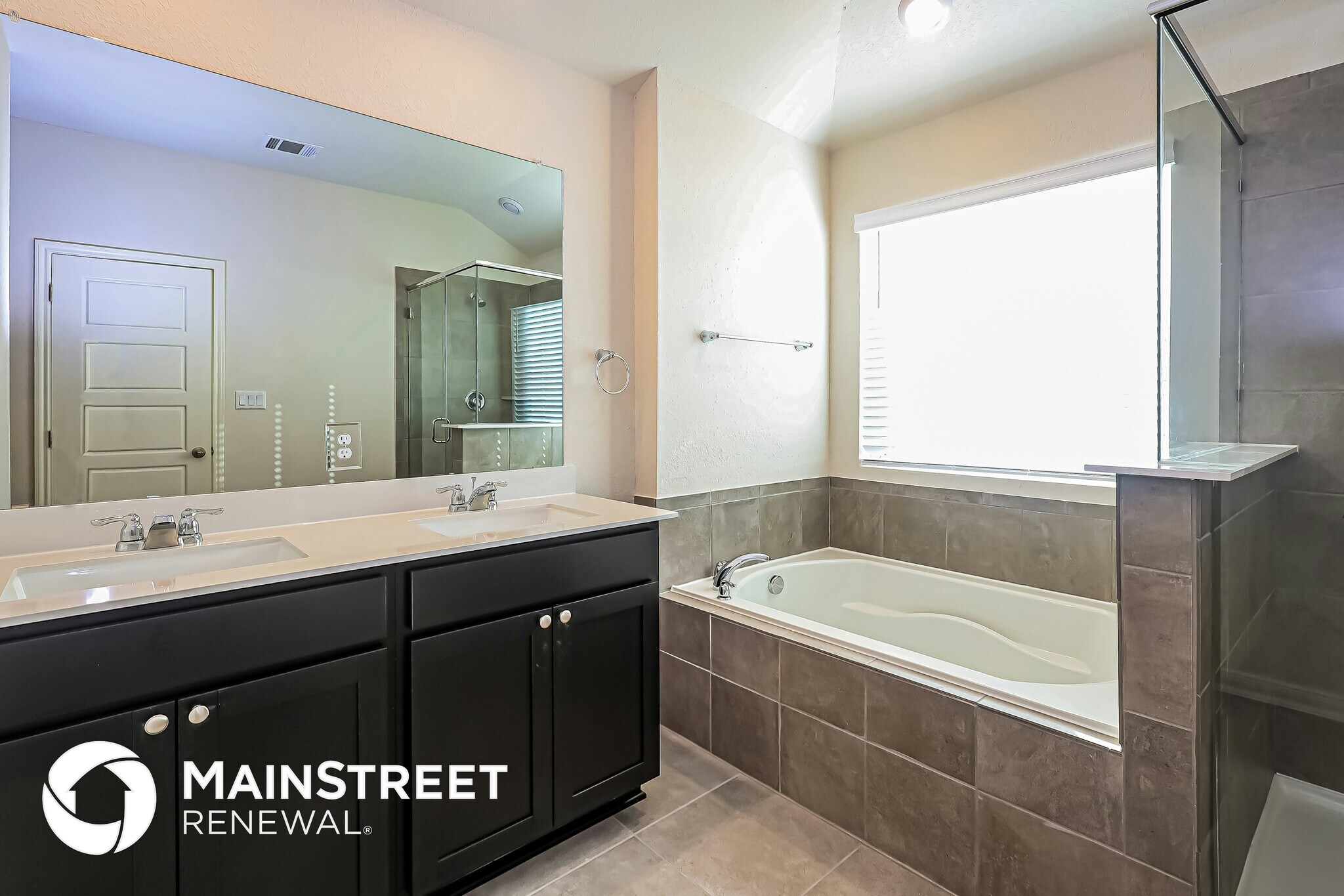 Building Photo - 1402 Arcadian Lily