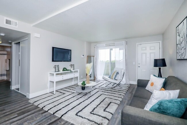 Building Photo - Aspire of the High Desert