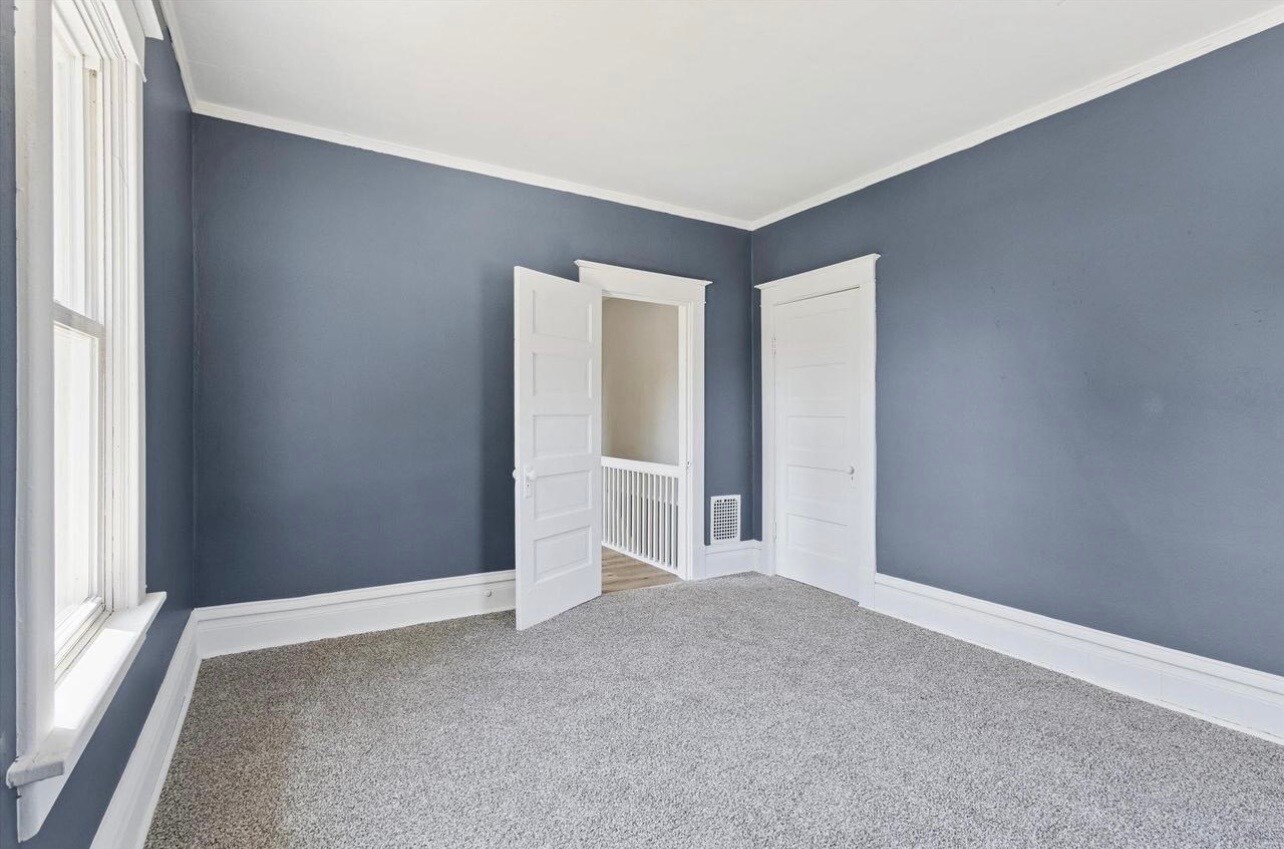 Building Photo - 1115 Laurel Ave