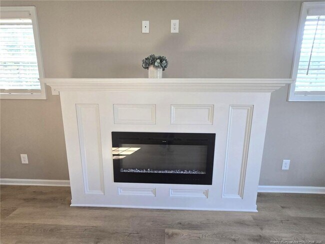 Building Photo - 7018 Summerlin Dr