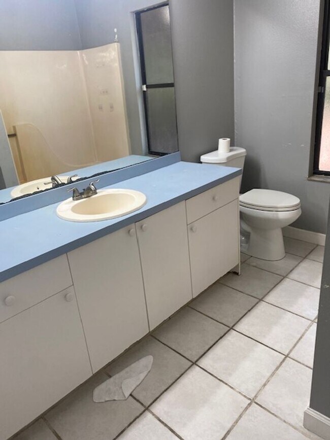 Building Photo - 3 Bedroom, 2 bathroom House in Lakewood Pa...