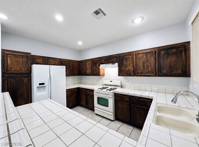 Building Photo - 2581 Silver Shadow Dr
