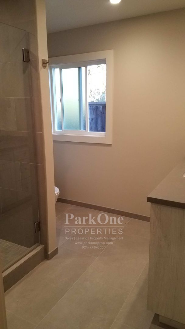 Building Photo - Nicely Remodeled Walnut Creek Saranap Home