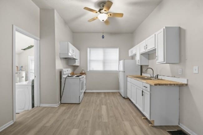 Building Photo - Accepting Section 8! 4 Bed 2 Bath!