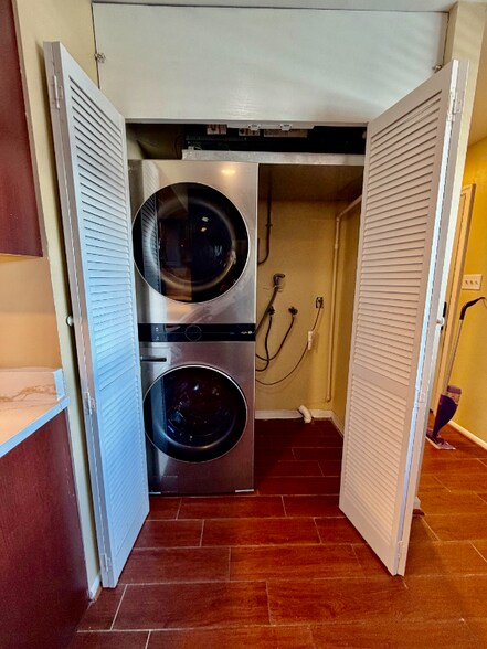 Building Photo - 4013 Parkwood Ct