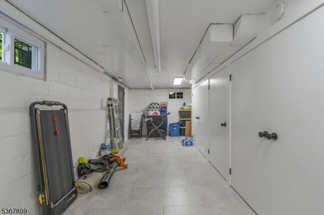Building Photo - 9 Westervelt Pl