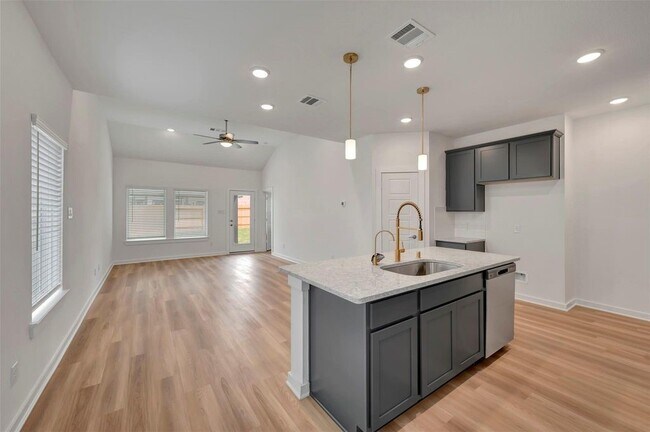 Building Photo - 32510 Lantana Flds Rd