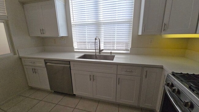 Building Photo - 308 Terra Bella