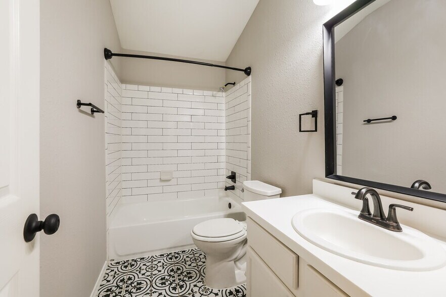 Building Photo - 8715 Sunset Pond Dr