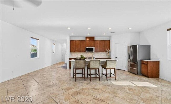Building Photo - Gorgeous , 5 bedroom /3 Bath  with huge backyard finished with pavers! Great location!