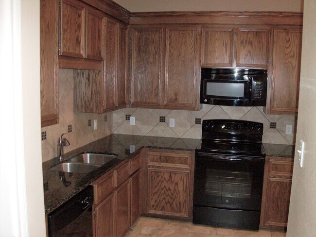 Building Photo - 3/2 Duplex off Bunny Trail Killeen - Text 201-231-7228 for more details