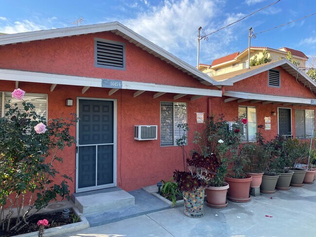 Building Photo - 1445 Echo Park Ave