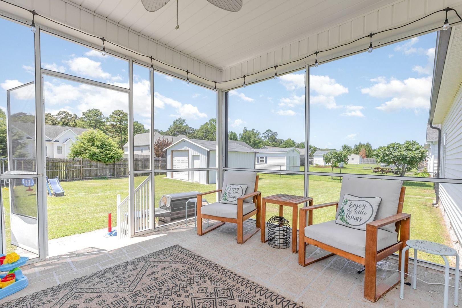 Building Photo - 305 Maddux Dr