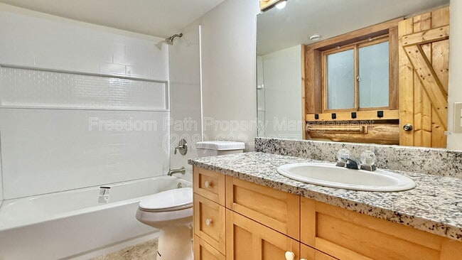 Building Photo - 520 Day Break Rd