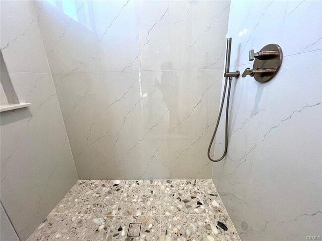 Building Photo - 323 Flint Ave