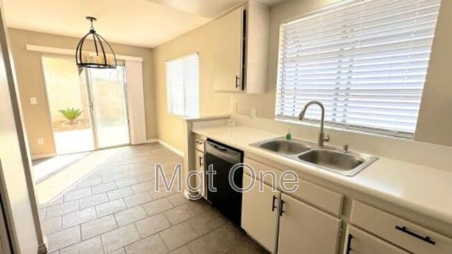Building Photo - 15763 Paine St