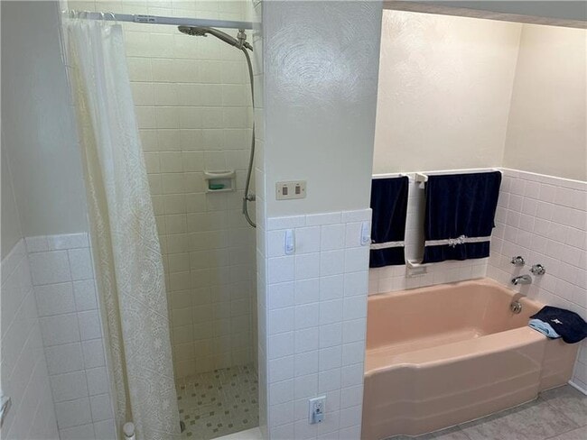 Building Photo - 728 N Pike Rd