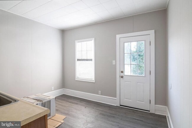 Building Photo - 614 Hunter St