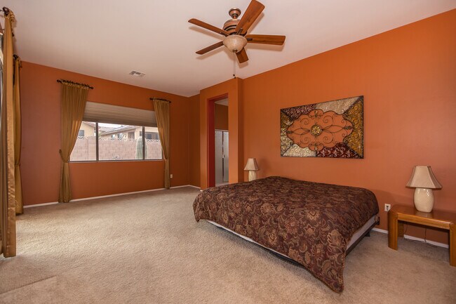 Building Photo - 1141 W Tenniel Dr