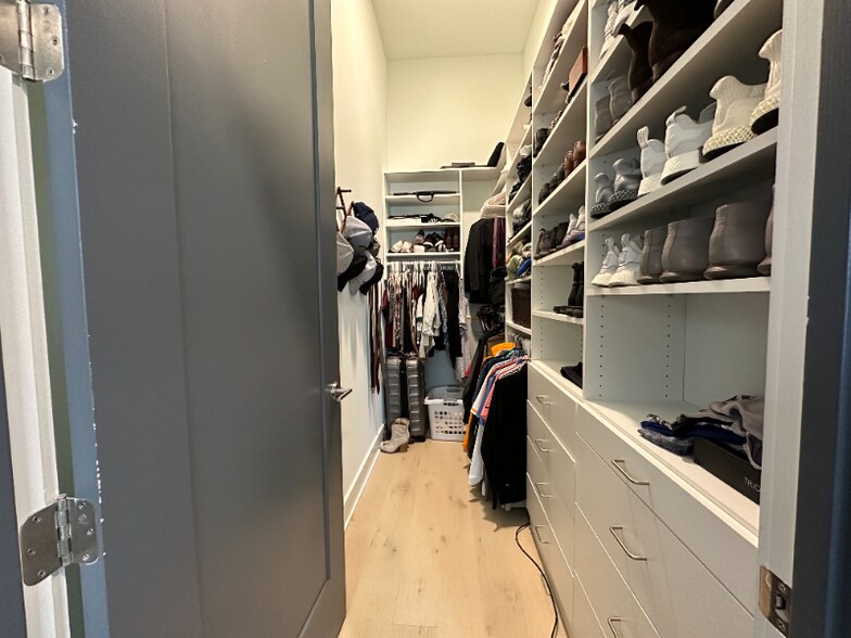 Building Photo - 997 Scovel St