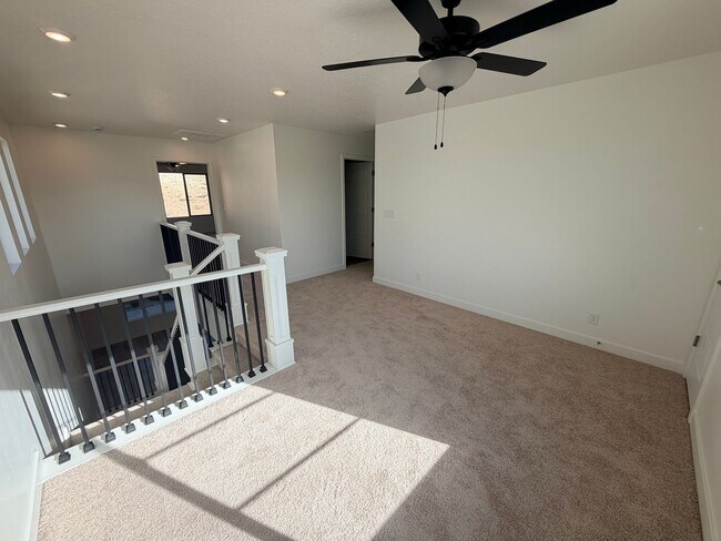 Building Photo - Beautiful Brand new 4 bedroom, 2.5 bathroom home in St George!