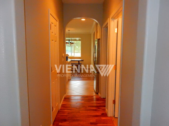 Building Photo - 550 Davenport Way