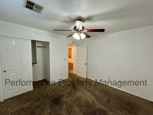 Building Photo - Stunning 4 Bed/3 Bath Home in The Oaks w/ Pool, Solar & $0 Deposit Option