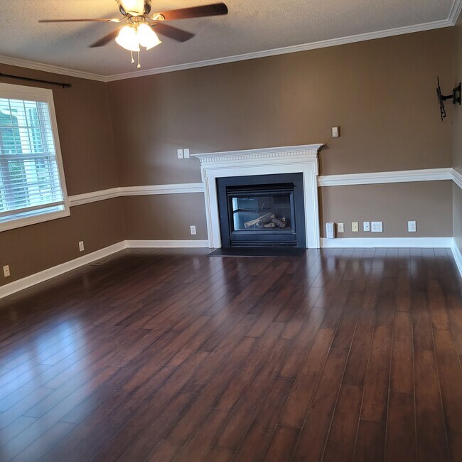 Building Photo - 15012 State Hwy 96