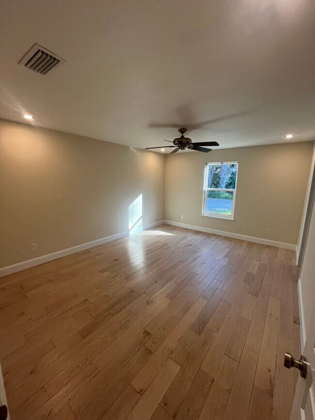 Building Photo - 114 N Tymber Creek Rd