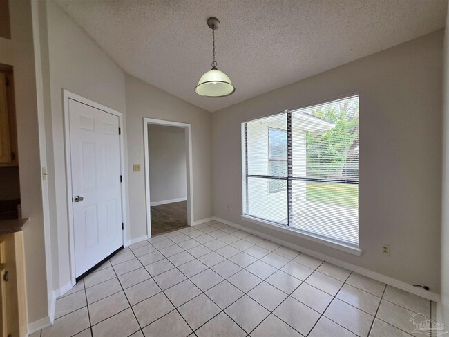 Building Photo - 824 Lavon Dr